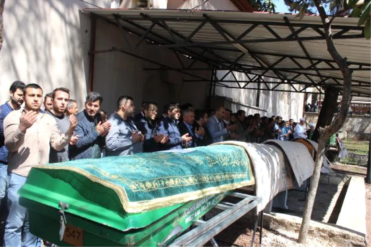 Kahramanmaraş\'taki Kazada Ölen 5 Kişi Toprağa Verildi