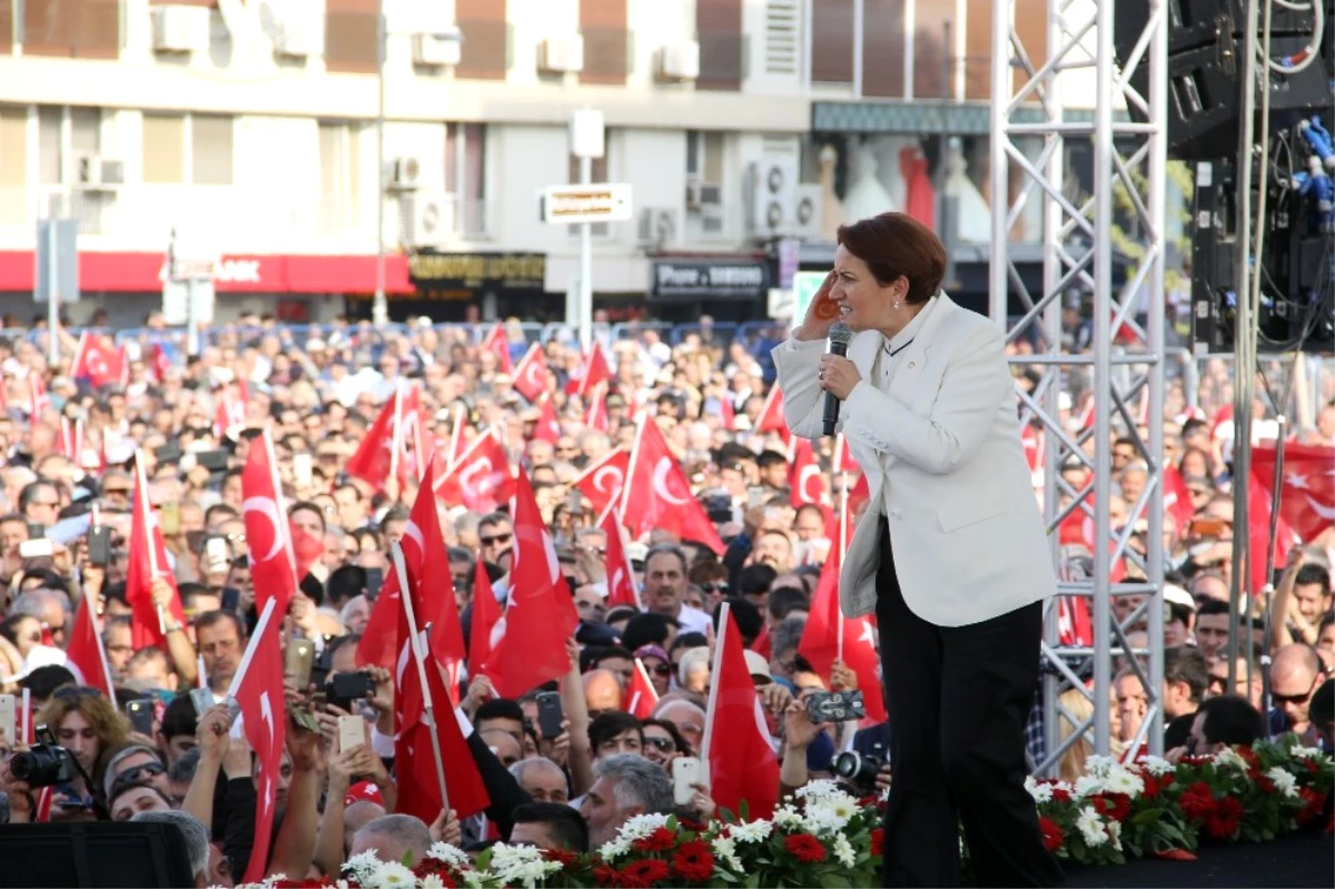 Meral Akşener İzmir\'de Halka Seslendi