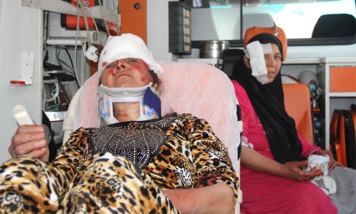 Adana\'da Çadırlarda Yaşayan Suriyeliler Satırlı Sopalı Kavga Etti