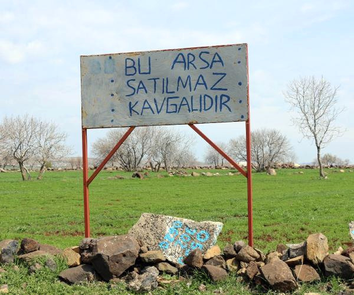 Aile Kavgasına \'Bu Arsa Satılmaz, Kavgalıdır\' Yazılı Tabelayla Önlem