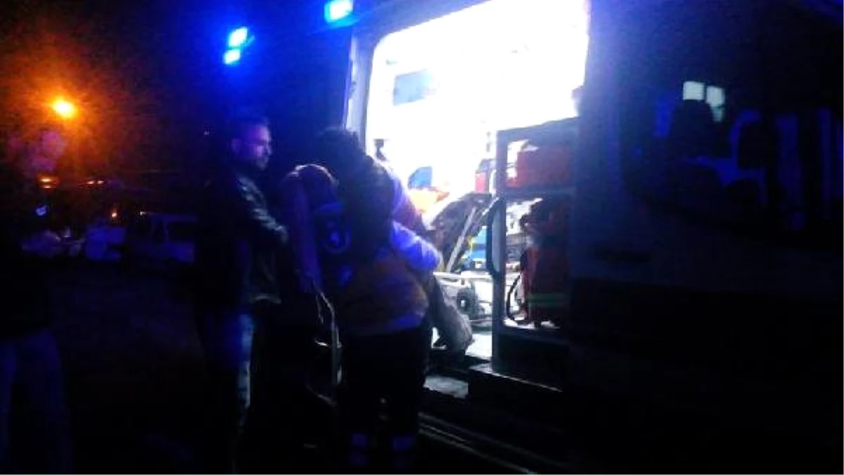 Akyazı\'daki Yangında 6 Kişilik Aile Yanarak Yaralandı