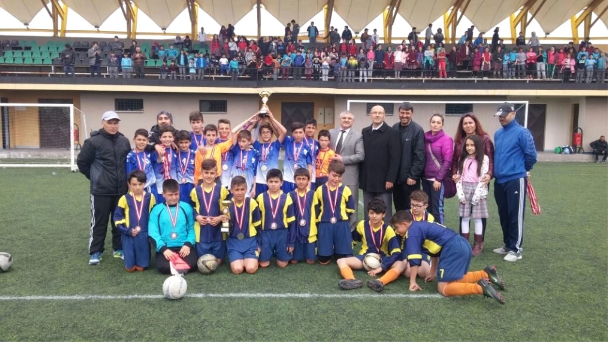 Atatürk Ortaokulu Futbol Takımından İl Birinciliği