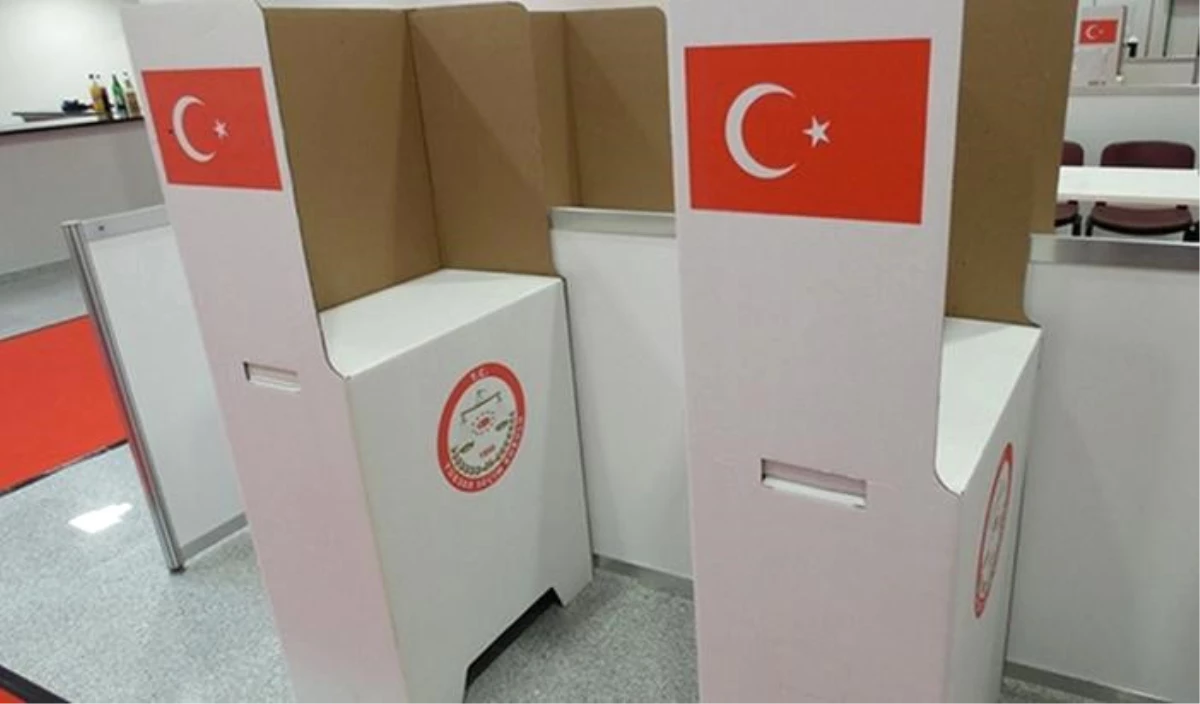 Avrupa\'daki Türkler Halk Oylaması İçin Sandık Başında
