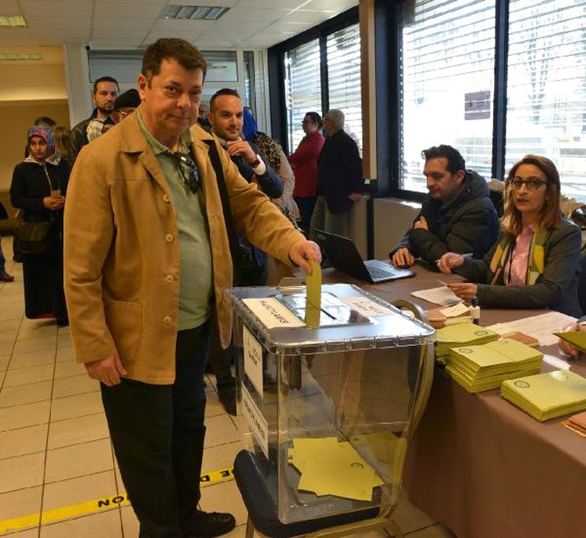 Avrupalı Türkler Referandum İçin Sandığa Gittiler