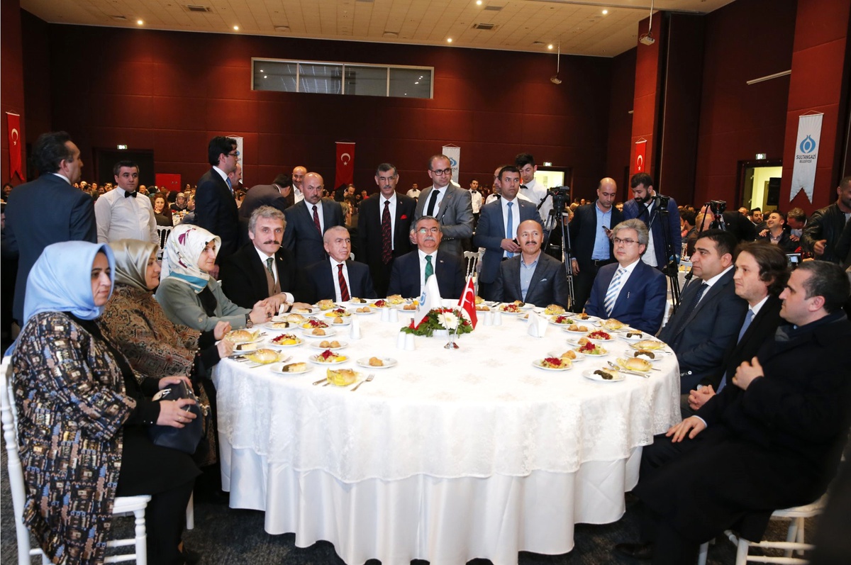 Bakan Yılmaz\'dan Sultangazi\'ye Okul Müjdesi