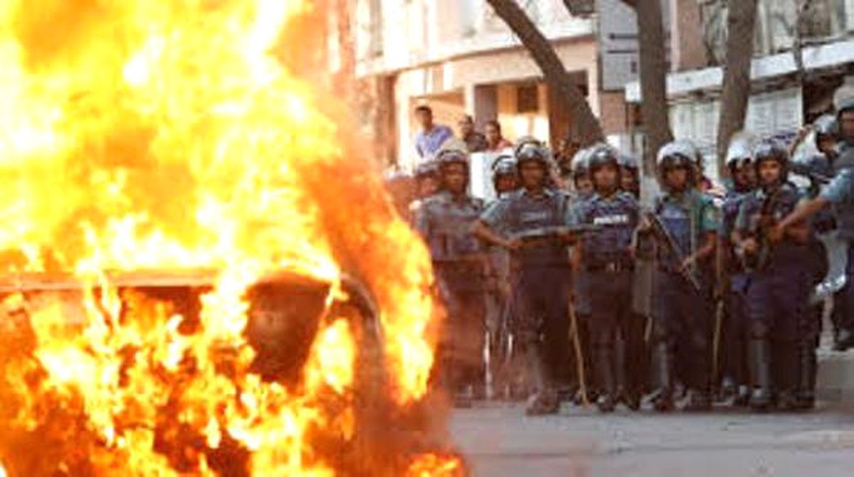 Bangladeş\'te Şiddet Olayları