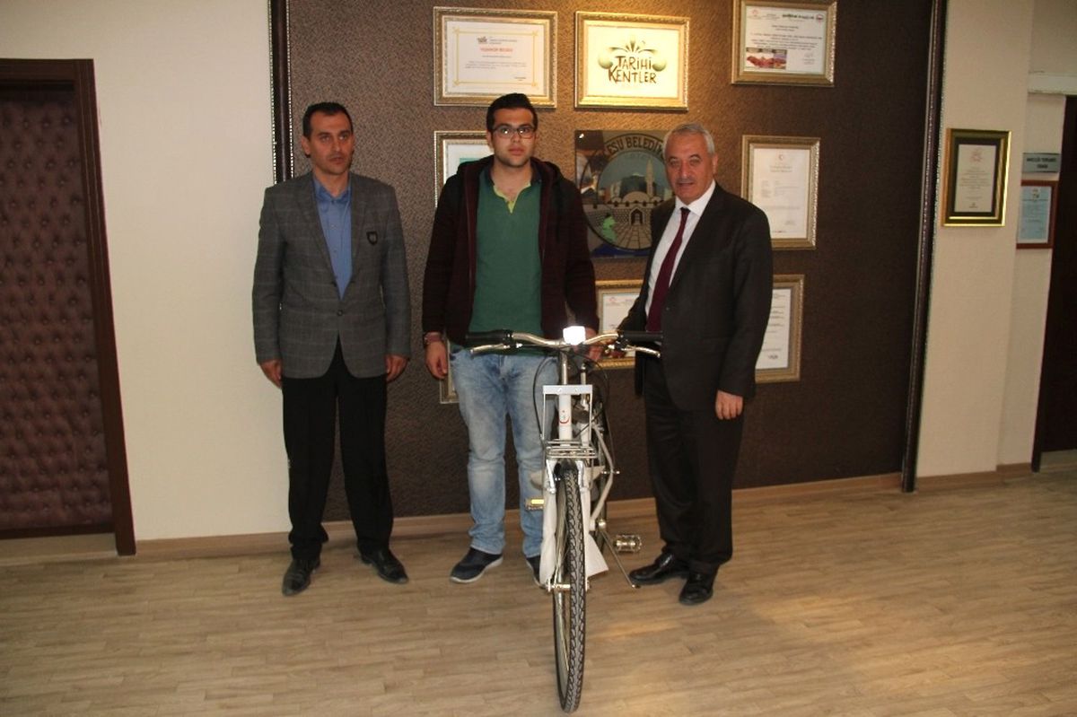 Başkan Karayol Başarılı Öğrencileri Ödüllendiriyor