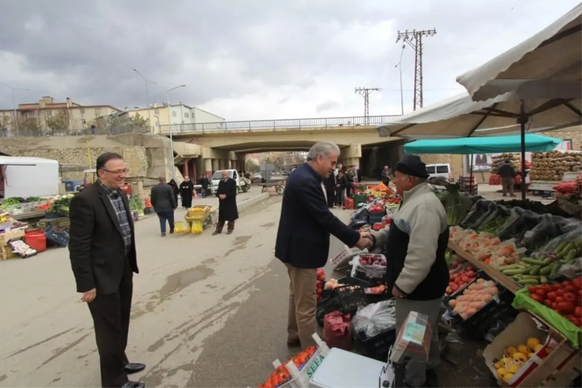 Başkan Memiş Pazar Esnafını Ziyaret Etti ve Müjdeyi Verdi