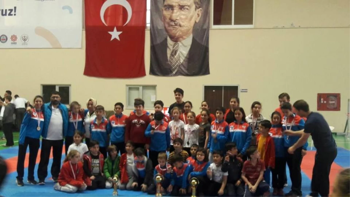 Biga Karate Gençlik Spor Kulübü Genel Klasmanda Şampiyon