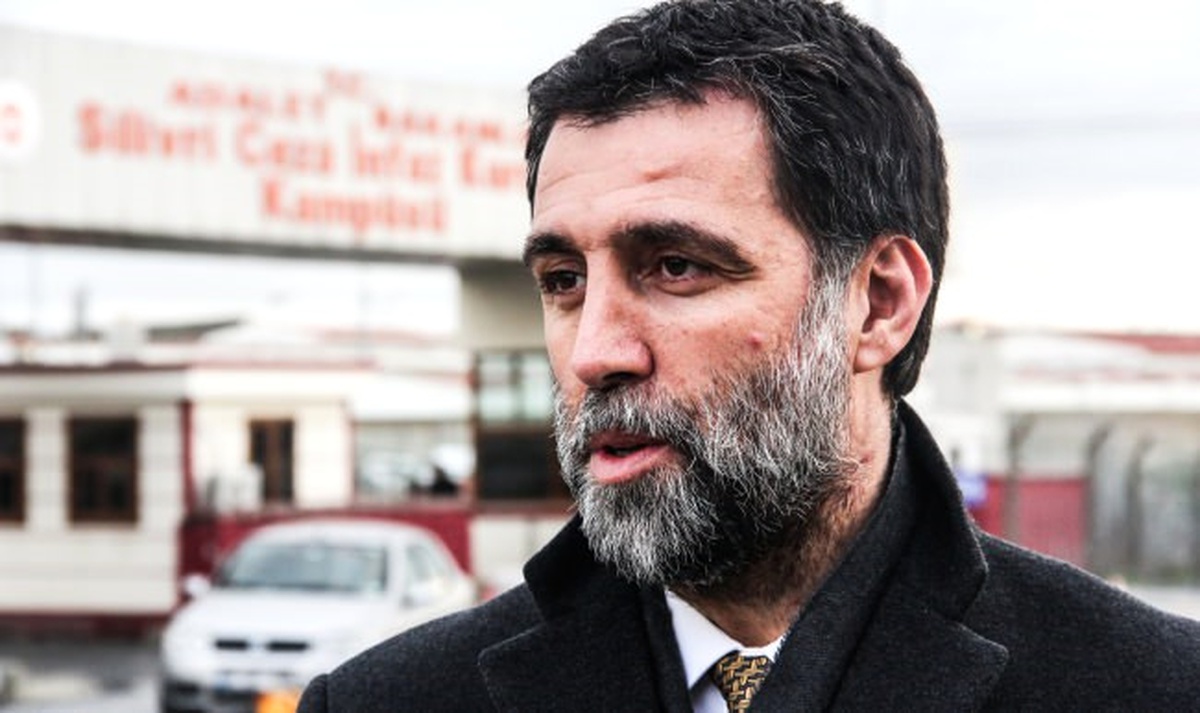 Galatasaray Kulübü Yönetim Kurulu\'nun Yaptığı Olağanüstü Toplantıda, Hakan Şükür ve Arif Erdem\'in...