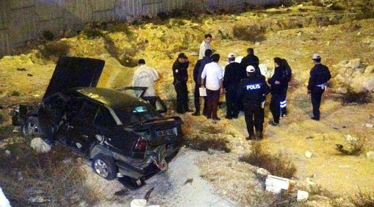 Gaziantep\'te Otomobil Devrildi: 1 Ölü, 2 Yaralı