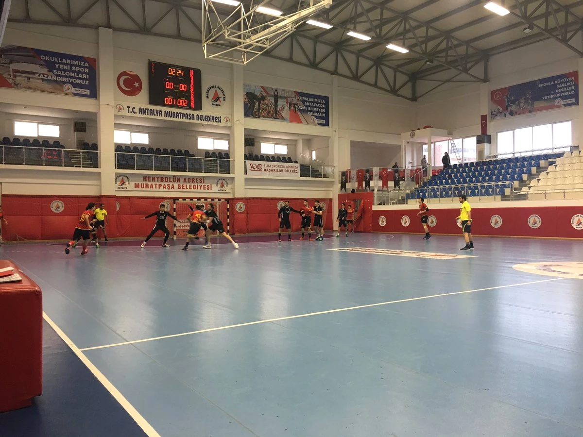 Göztepe-Merzifon Belediye Hentbol: 24-21