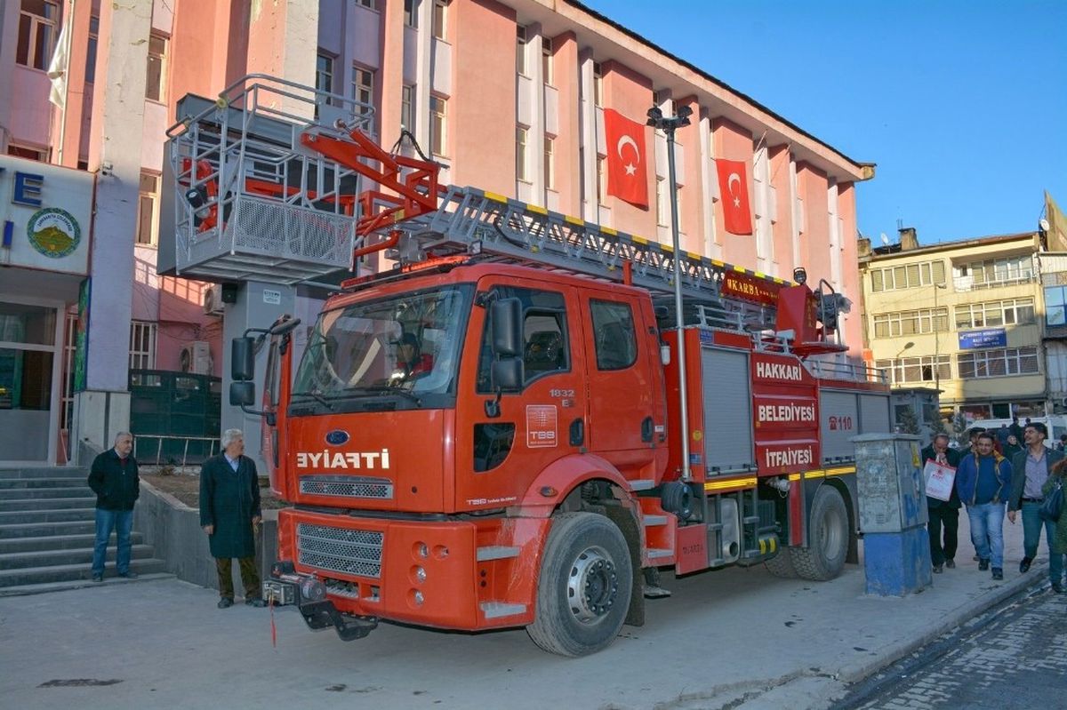 Hakkari Belediyesine Hibe İtfaiye Aracı