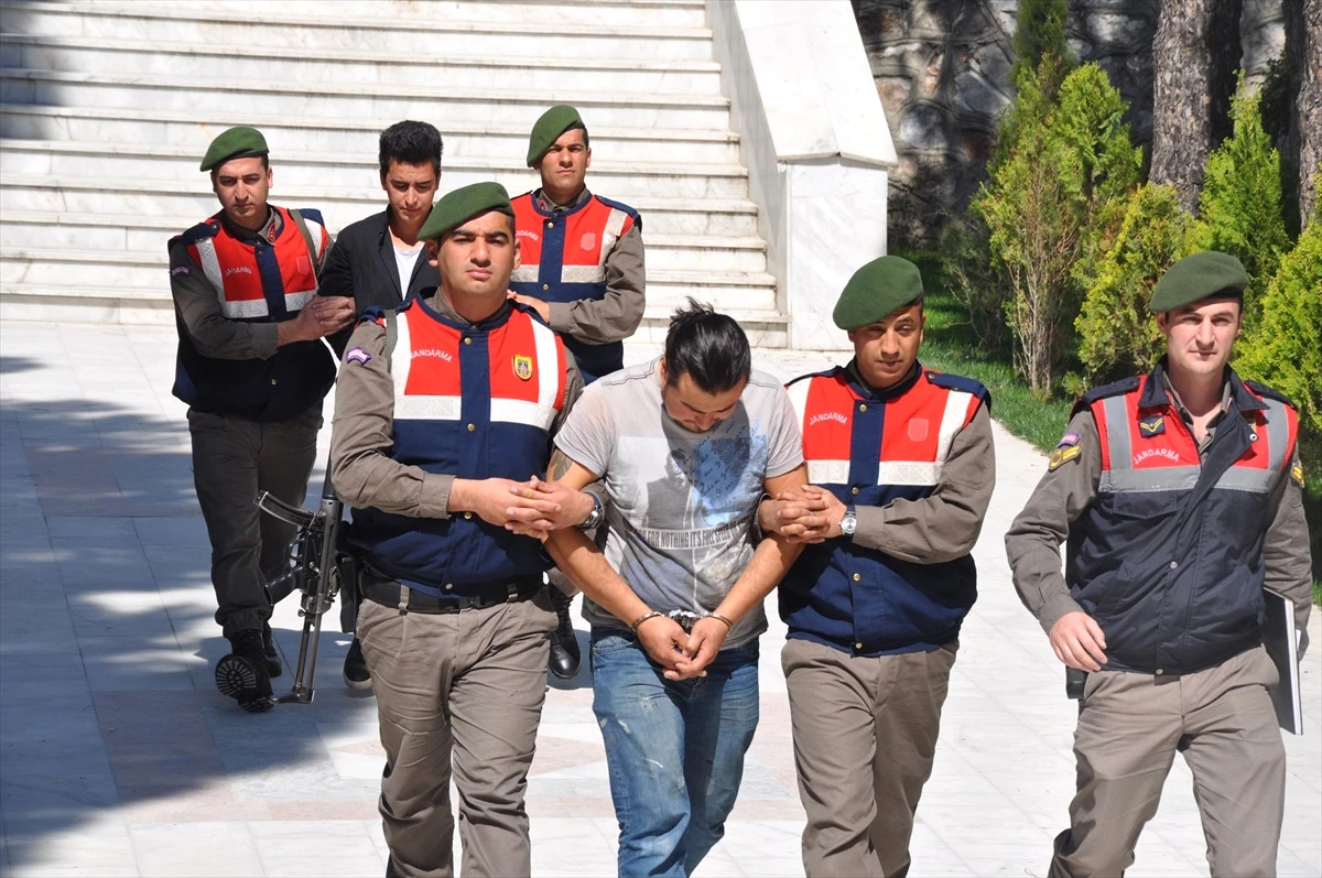 İzinsiz Kazı Yapanları Seçmen Kağıdı Ele Verdi