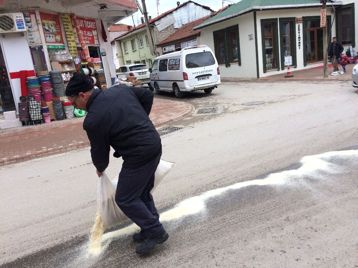 Kara Yolu Yağ Pistine Döndü