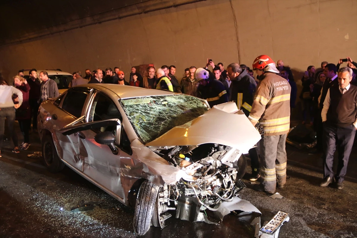 Kocaeli\'de Zincirleme Trafik Kazası: 5 Yaralı