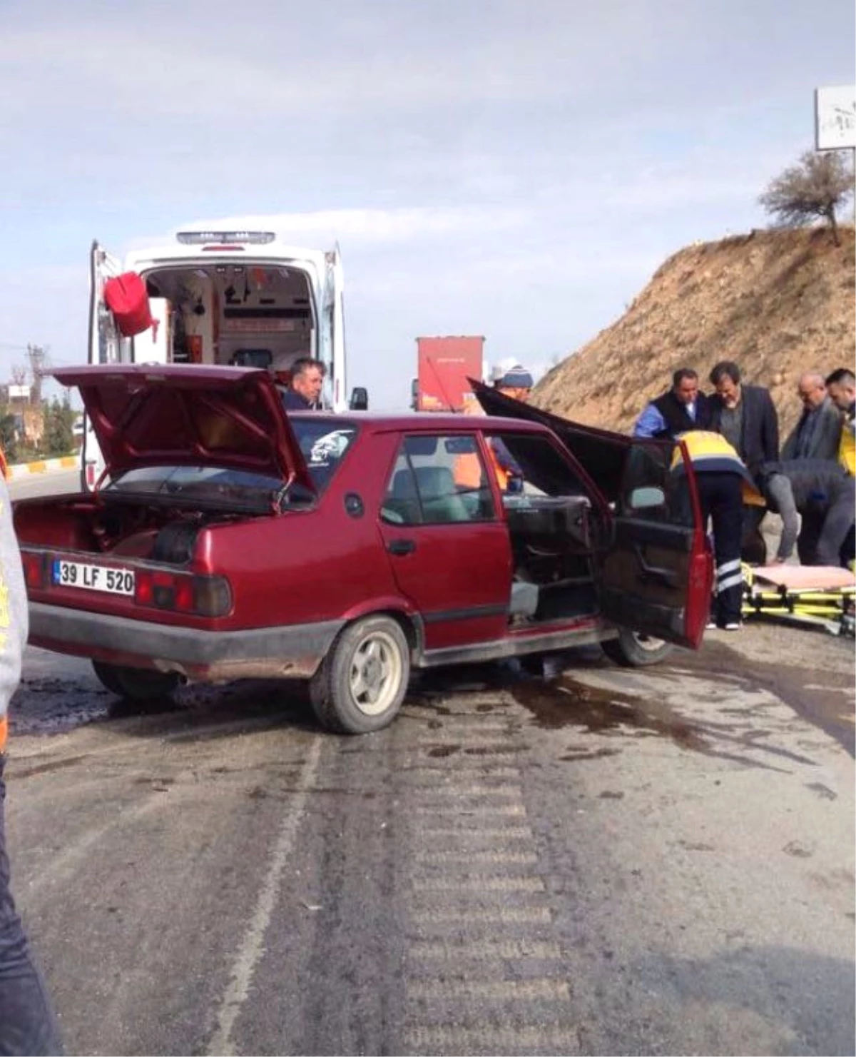 Kula\'da Trafik Kazası: 2 Yaralı