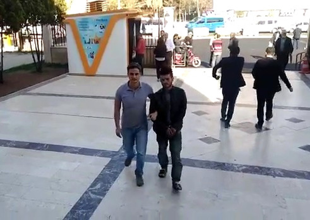 Otomobillerin Camlarını Kırıp Hırsızlık Yapan Şahıs Yakalandı
