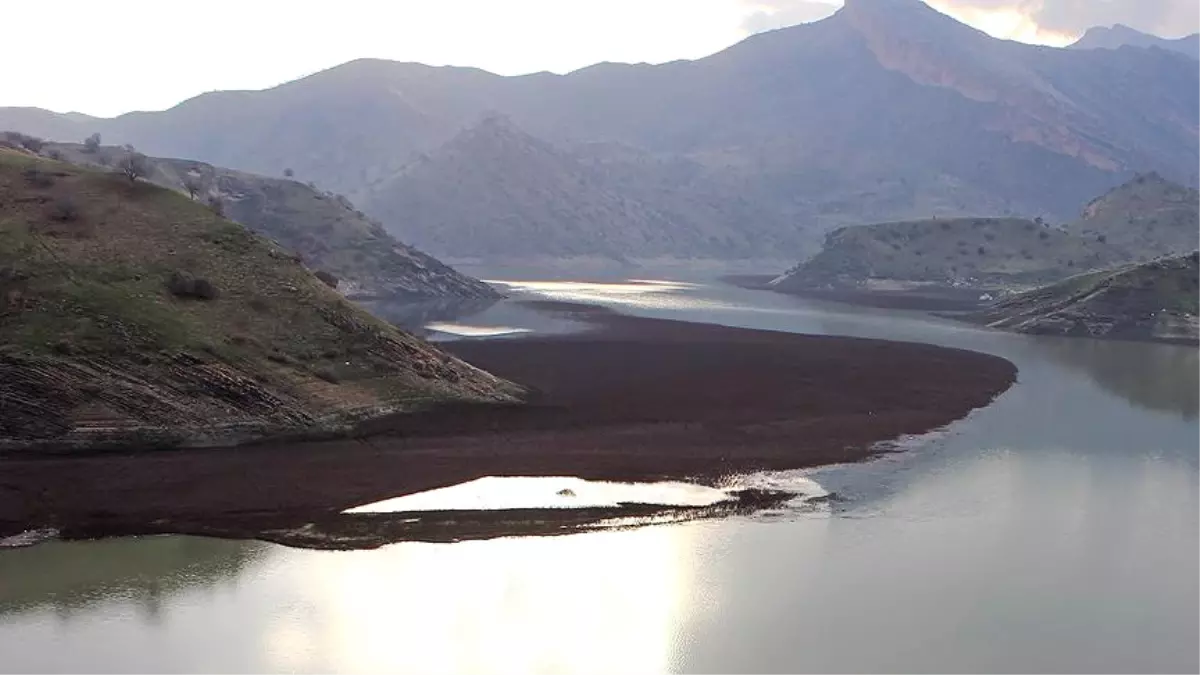 Pkk/pyd Tabka Barajı\'nın Kontrolünü Deaş\'tan Aldı