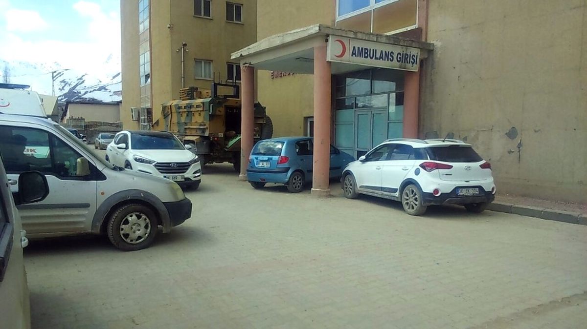 Şehit Askerin Cenazesi Hakkari\'ye Getirildi