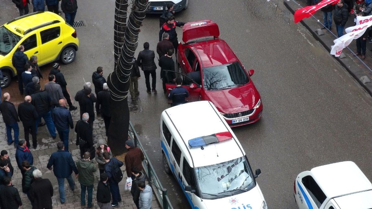Şüphe Üzerine Durdurulan Araçtan Av Tüfeği ve Tabanca Çıktı