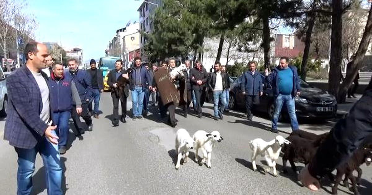 Türkücü Aydın Aydın, Kepenek Giydi, Bingöl Sokaklarında Türkü Söyledi
