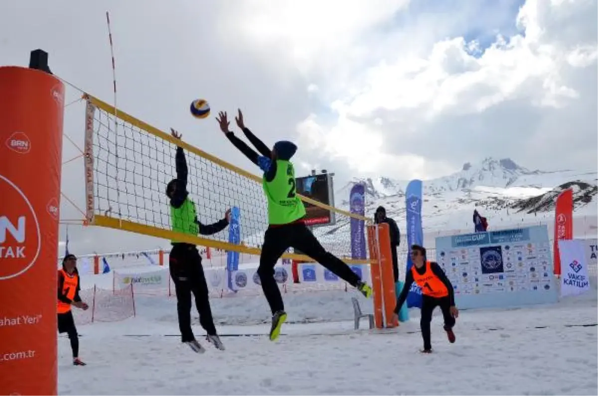 Üniversitelerarası Kar Voleybolu Kupası, Erciyes\'te Yapıldı