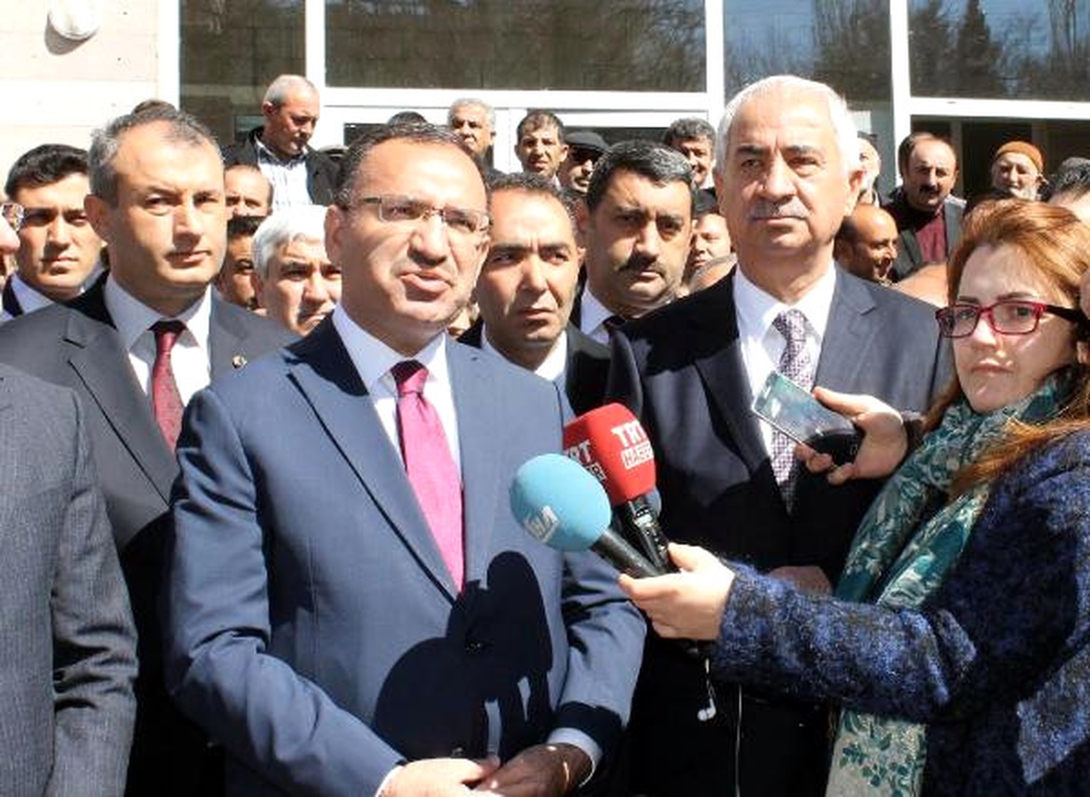 Bakan Bozdağ: Alman Gazeteleri Türkçe Manşetlerle \'Hayır\' Çıkması İçin Büyük Çaba Gösteriyor