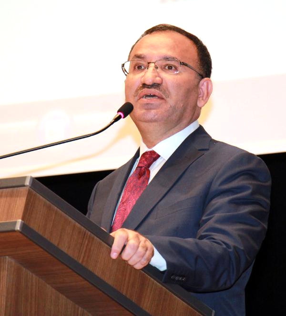 Bakan Bozdağ: Alman Gazeteleri Türkçe Manşetlerle \'Hayır\' Çıkması İçin Büyük Çaba Gösteriyor (2)