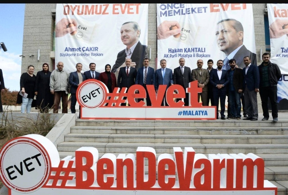 Bakan Tüfenkci \'Evet\' Standını Ziyaret Etti