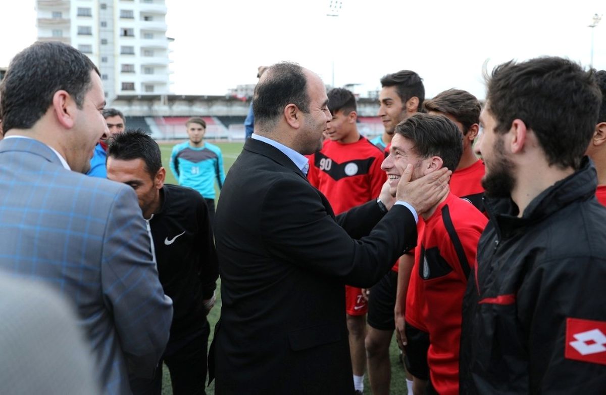 Başkan Çiftçi Karaköprü Belediyespor\'a Başarı Diledi