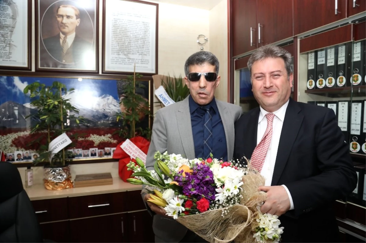 Başkan Palancıoğlu Şehit ve Gaziler Derneğini Ziyaret Etti