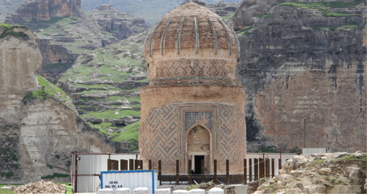 Hasankeyf\'teki 650 Yıllık Türbenin Taşınma Çalışmalarında Sona Gelindi