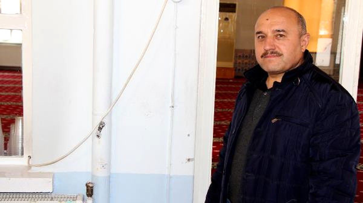 Camideki Bağış Kutusu Hırsızlığı Güvenlik Kamerasında