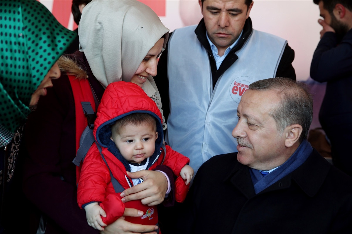 Cumhurbaşkanı Erdoğan, Halk Oylaması Stantlarını Ziyaret Etti