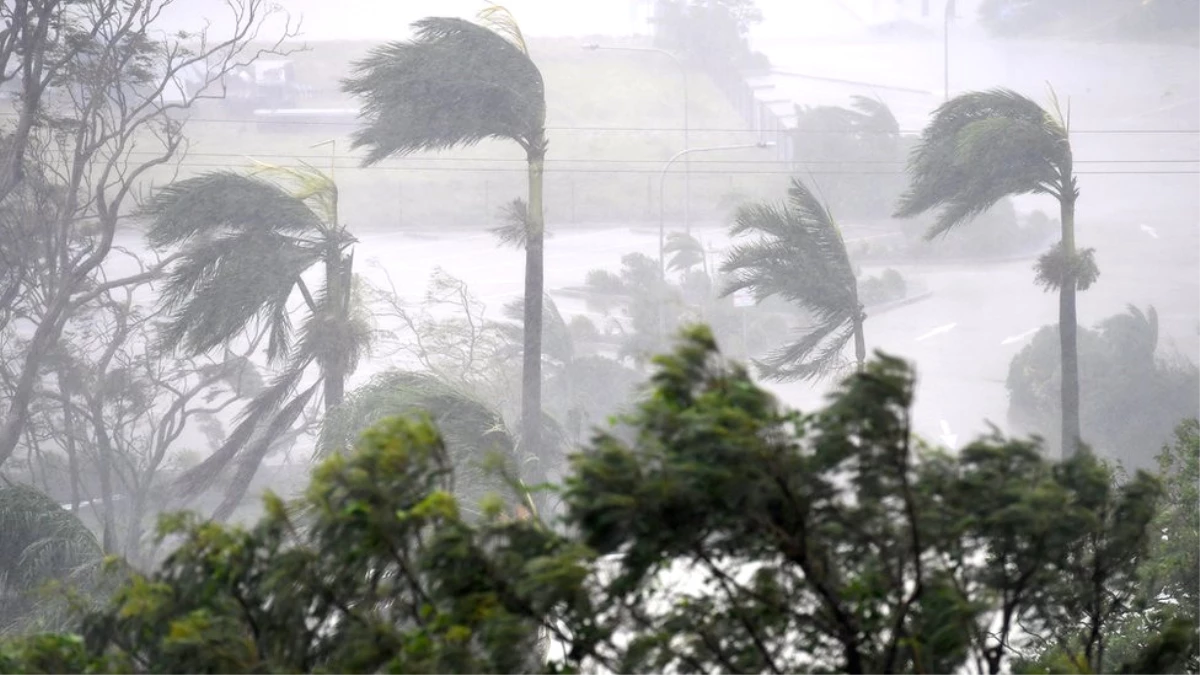 Debbie Kasırgası Avustralya\'da Ana Karaya Ulaşmak Üzere