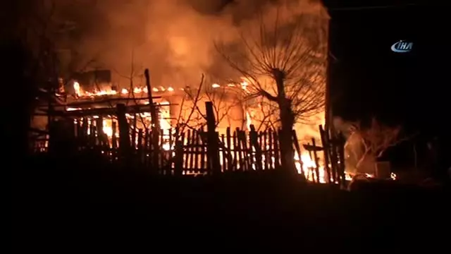 Feke’de Ev Yangını, Dört Çocuklu Aile Evsiz Kaldı Son Dakika