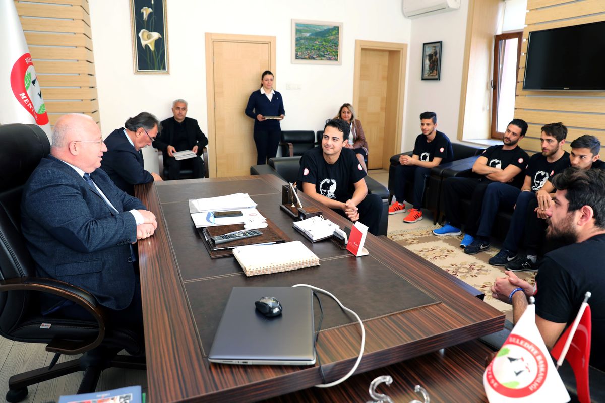 Filenin Efelerinden Başkan Gümüş\'e Şampiyonluk Kupası