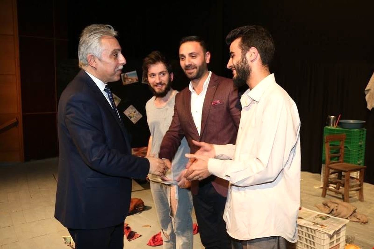 Hakkari\'de "Gece O Kadar Kirliydi Ki İkisi de Kayboldular" Oyunu Sahnelendi