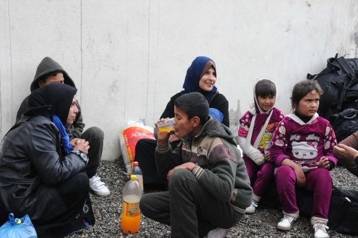 Hakkari\'ye Gelen 100 Kaçak İşlemlerin Bitmesini Bekiliyor