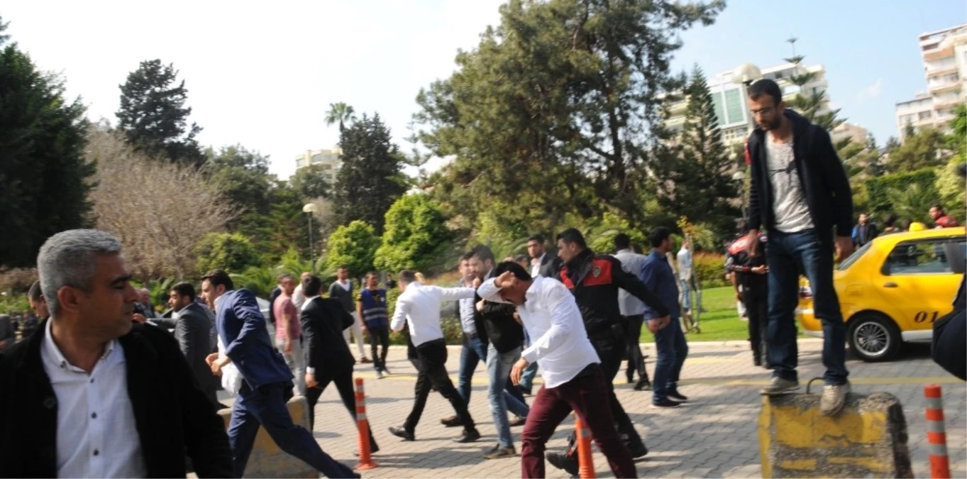 Adana\'da Bir Grup Karnavalda Stant Kuramayınca Görevlilerle Kavga Etti