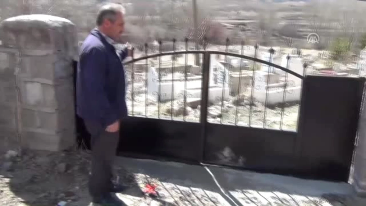 Nevşehir\'de Köy Mezarlığının Kapısı Çalındı