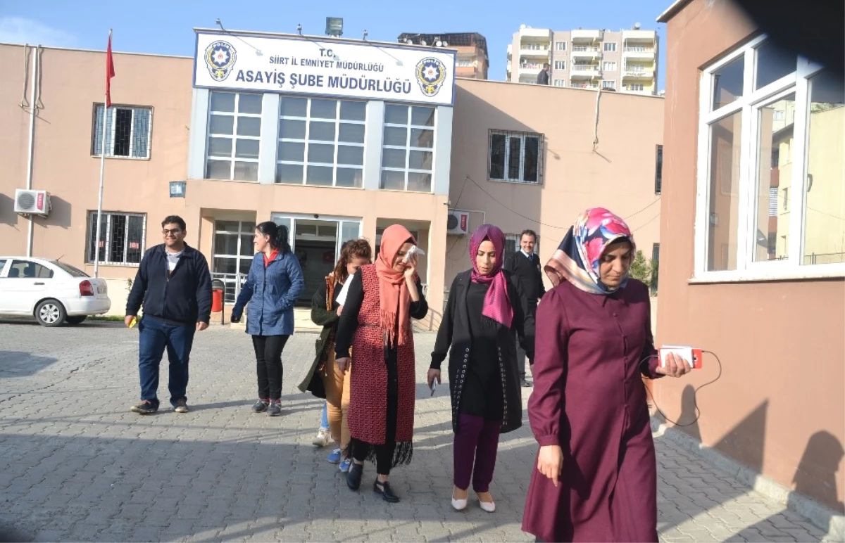 Siirt\'te AK Parti\'li Kadınlara Taşlı Saldırı: 2 Yaralı