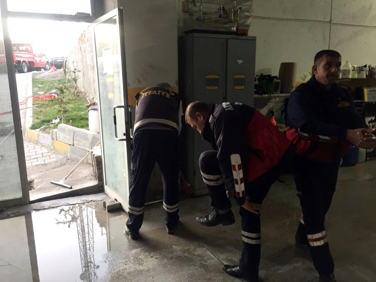 Su Tahliye Motorundan Sızan Gazdan 14 Kişi Zehirlendi