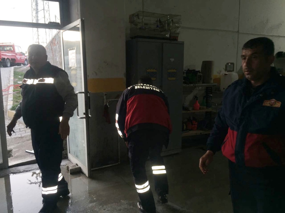 Su Tahliye Motorundan Sızan Gazdan 14 Kişi Zehirlendi