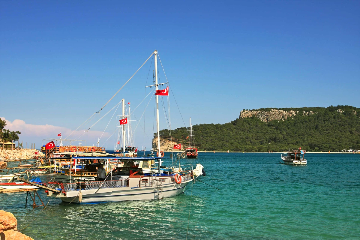 Tekneler Türk Bayrağına Geçiyor