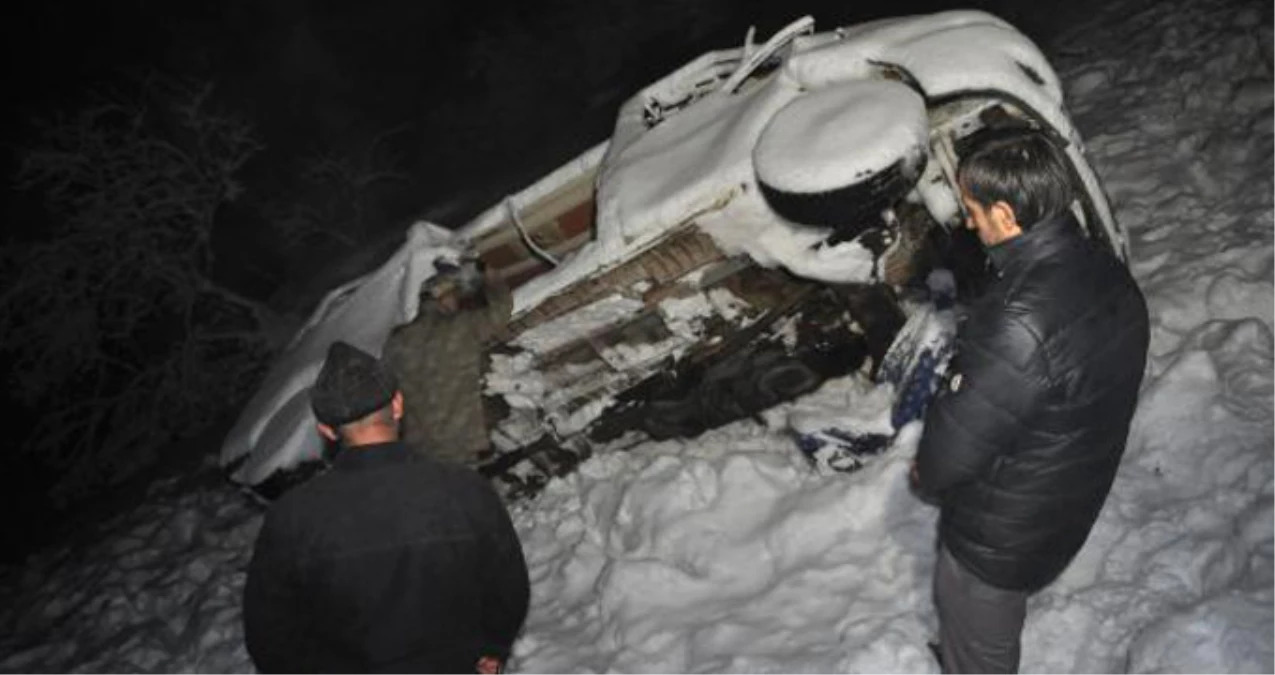 Tokat\'ta Köy Minibüsü Uçuruma Yuvarlandı: 1 Ölü, 14 Yaralı