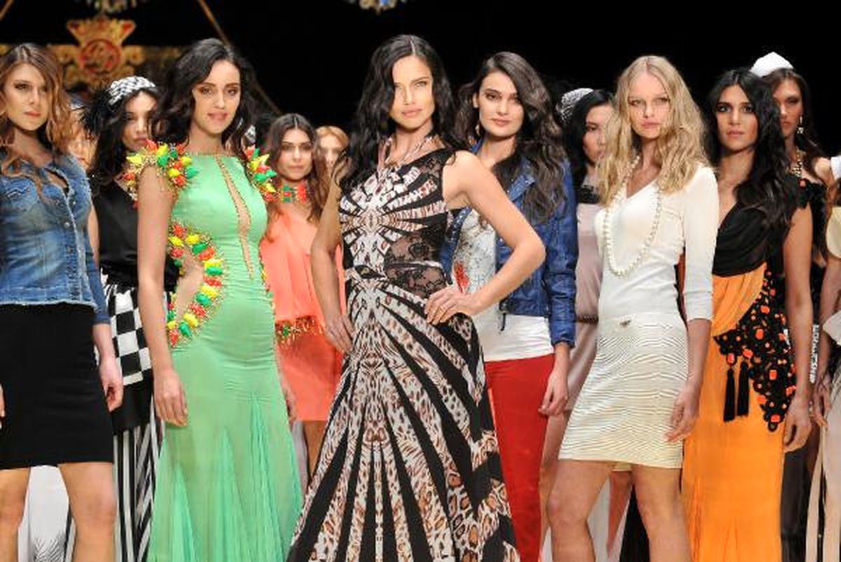 Adriana Lima Dosso Dossi\'de Podyuma Çıkacak