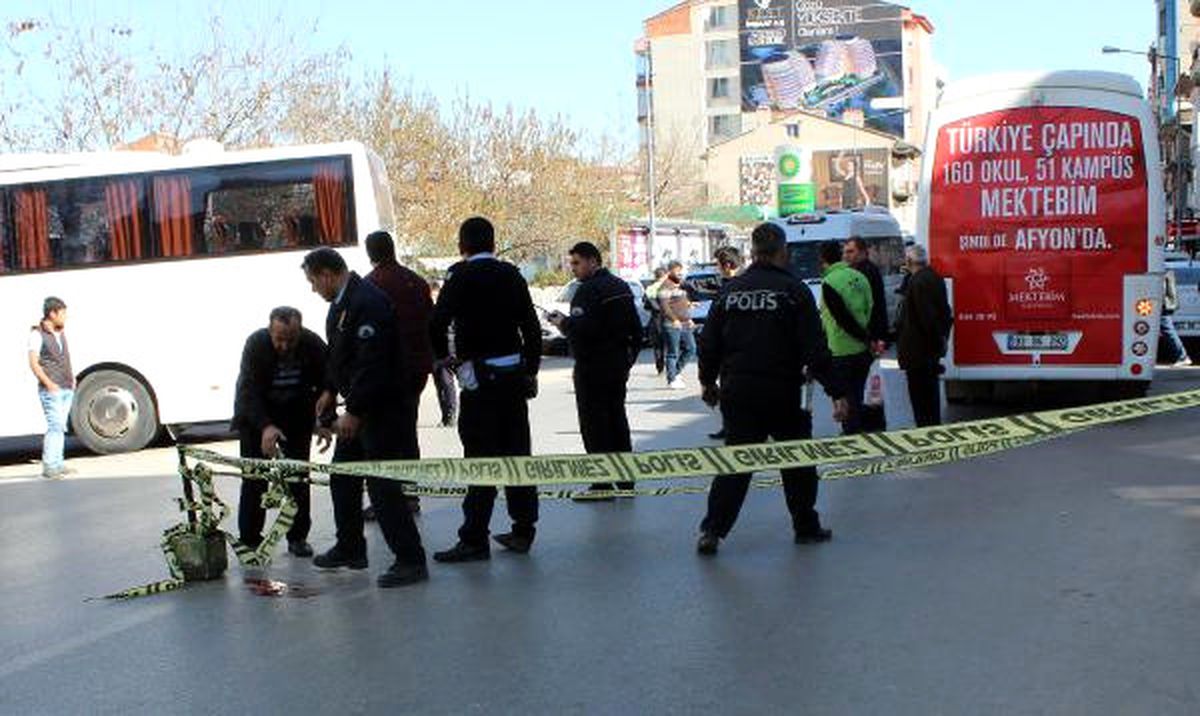 Afgan Çocuk Midibüsün Altında Can Verdi