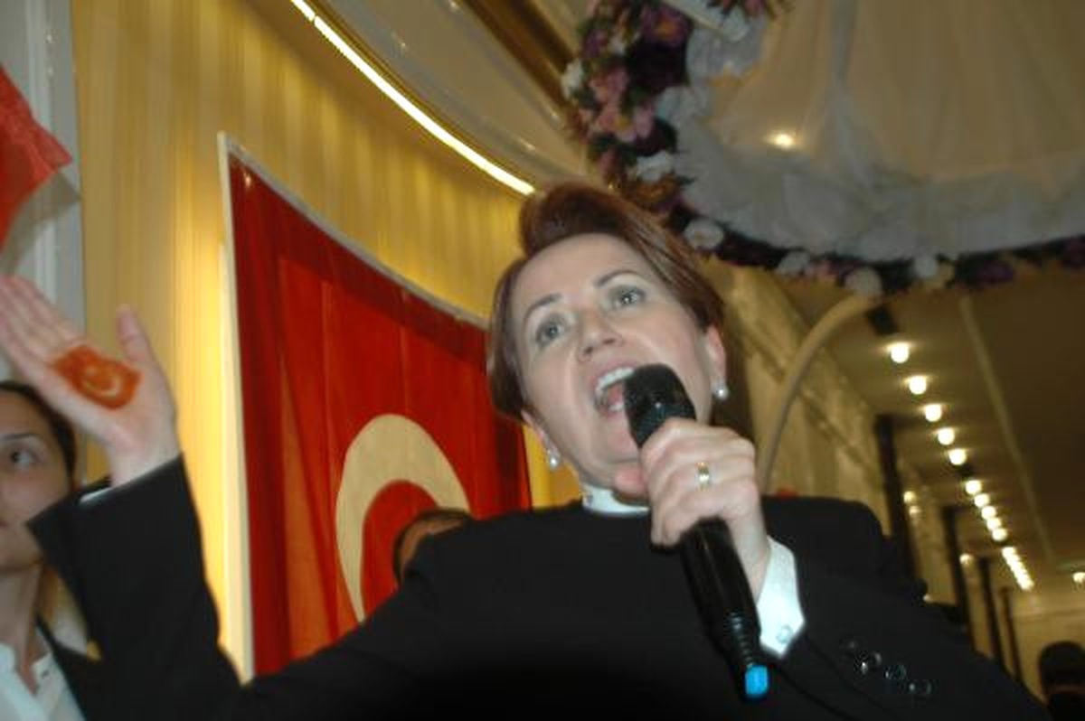 Akşener: 18 Madde 2010 Anayasasında Olsaydı, Milli Savunma Bakanı Adil Öksüz Olurdu